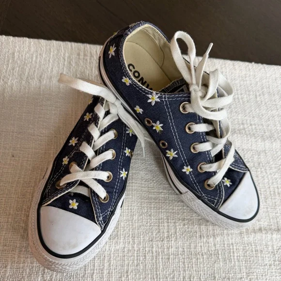 Converse Chuck Taylor Daisy Embroidered Low Top Sneakers Blue Size 5.5 - Picture 3 of 12